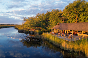 Camp Xakanaxa Camp Xakanaxa: Hauptlodge direkt am Khwai Fluss