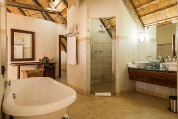 David Livingstone Safari Lodge: Gästebad