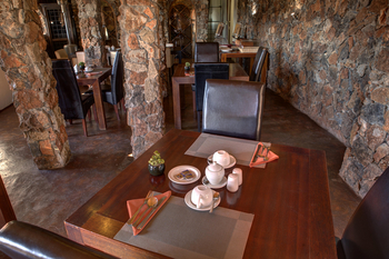 Eagle Tented Lodge: Frühstückstisch