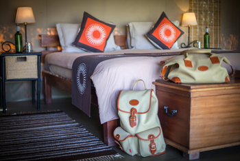 Encounter Mara Camp: Doppelbett mit Ablage