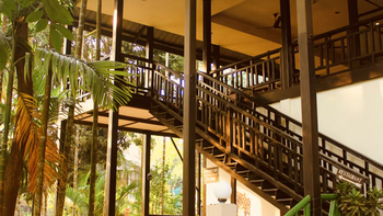 Infinity Resort Kaziranga: Treppenaufgang