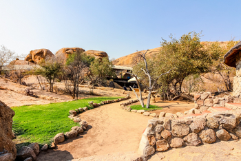 Ondudu Safari Lodge Ondudu Safari Lodge: Vor der Lodge