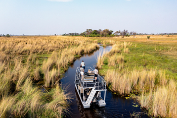 Tuludi Camp: Beobachtungsboot auf dem Khwai River