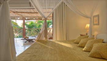 Alfajiri Villas Alfajiri Villas: Doppelbett mit Zierkissen Beach Villa