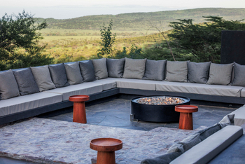 Elewana Serengeti Explorer: Feuerplatz mit Blick