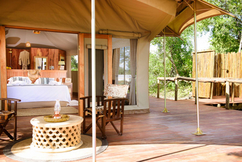 Ila Safari Lodge Ila Safari Lodge: Luxury Tent - Vordach und Deck