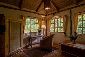 Volcanoes Bwindi Lodge: Ankleide