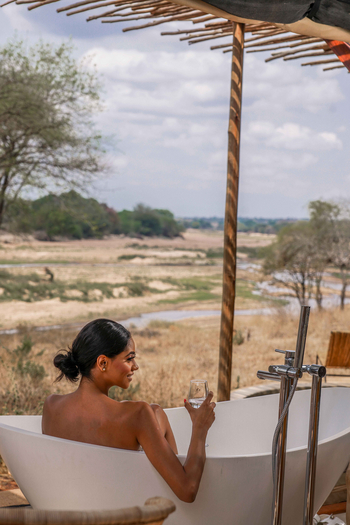 Asanja Ndembo: Bad mit Blick