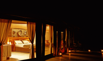 Konkamoya Lodge: Gästezelt bei Nacht