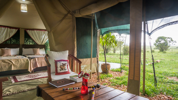 Losokwan Luxury Tented Camp: Loungebereich vor Schlafzimmer