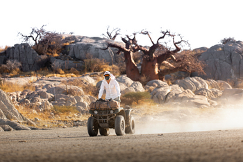 Camp Kalahari Camp Kalahari: Quad Bike am Kubu Island