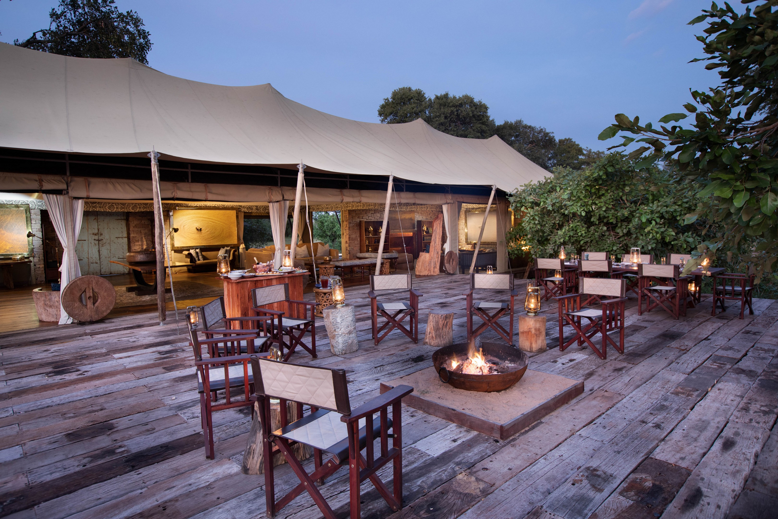 The Zanji Suite at Tembo Plains The Zanji Suite at Tembo Plains: Feuerstelle vor Zelt