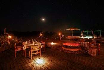 Chikunto Safari Lodge Chikunto Safari Lodge: Nachthimmel und Lagerfeuer