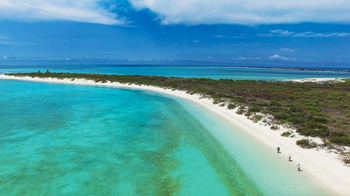 Cosmoledo Eco Camp: Gäste am Strand
