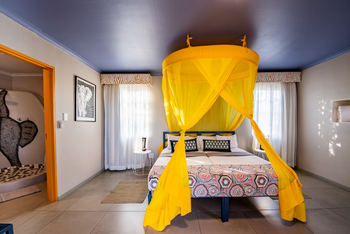 Etosha Safari Camp: Gelbes Moskitonetz