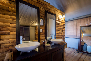 Toka Leya Camp Toka Leya Camp: Doppelwaschbecken