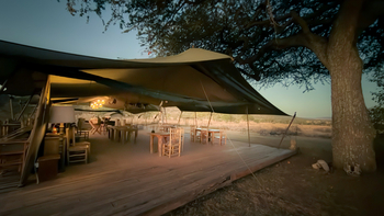 Asanja Moru: Hauptzelt