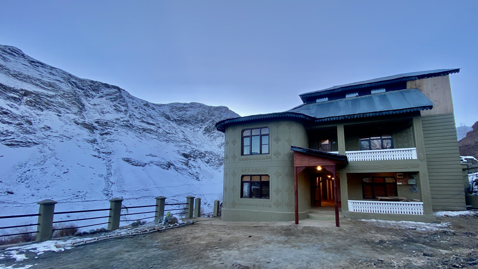 Drenmo Lodge Drenmo Lodge: Eingang zur Lodge