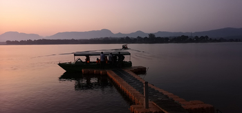 Forsyth Lodge Forsyth Lodge: Aufbruch zur Motorbootexkursion