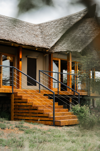 Naboisho Camp: Treppe zum Family Room