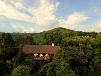 Papaya Lake Lodge: Lage am Kraterhang