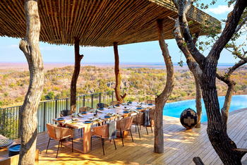 Singita Malilangwe House: Frühstück unter Schattendach