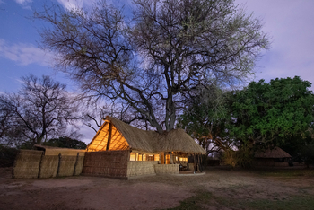 Tafika Camp: Gästechalet am Abend