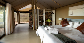 The Elegant Desert Camp: Schlaffzimmer und AUßendeck