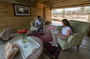 Toka Leya Camp Toka Leya Camp: Offene Lounge