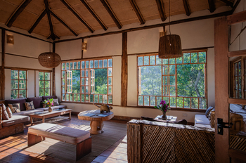 Volcanoes Bwindi Lodge: Lounge