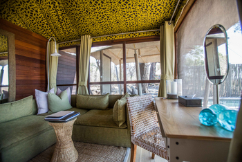 Xaranna Okavango Delta Camp: Privates Sofa