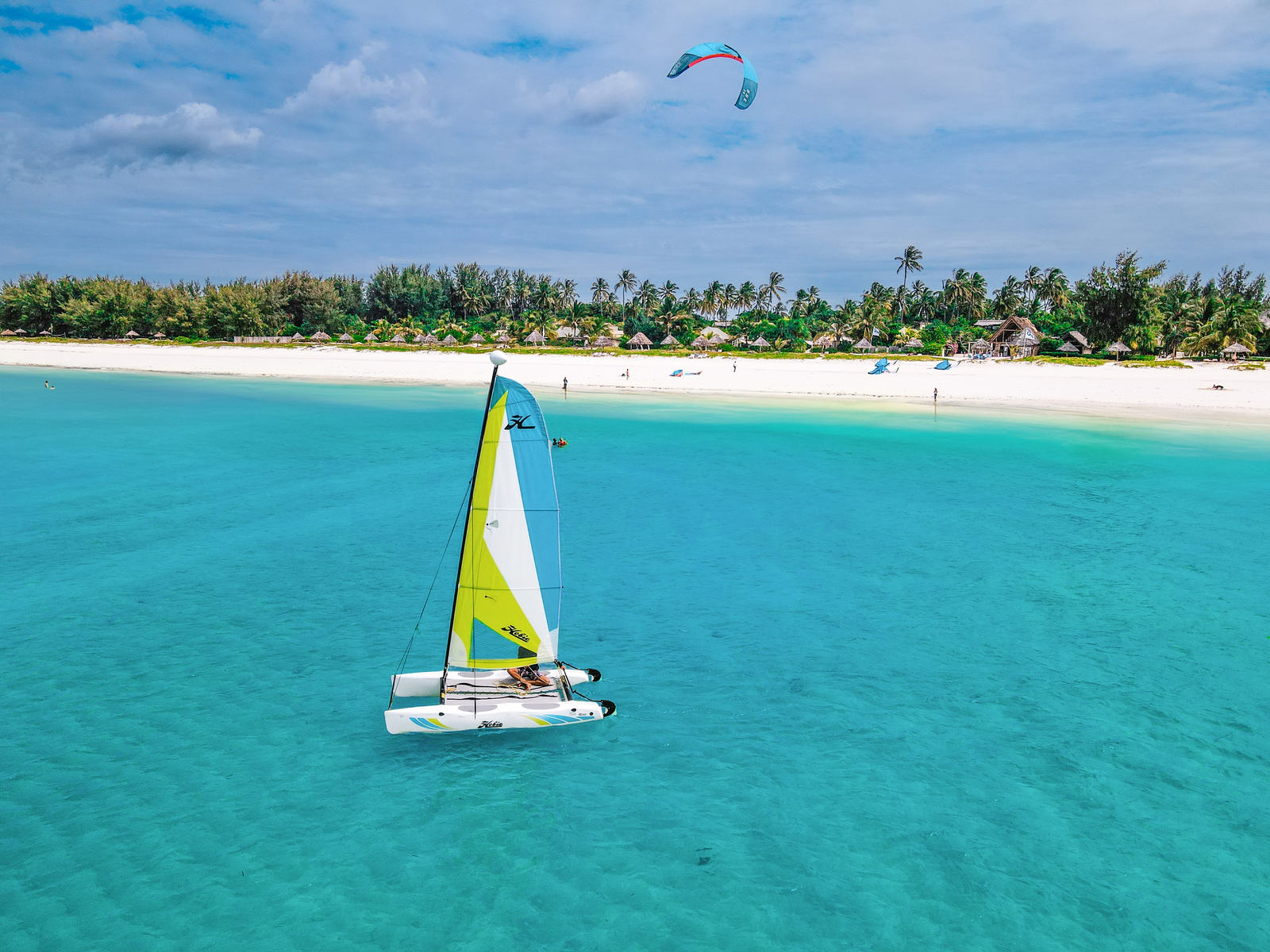 Zanzibar White Sand Luxury Villas Zanzibar White Sand Luxury Villas: Hobie Cat Sailing