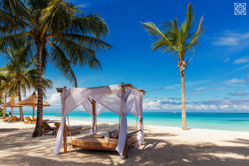 Zuri Zanzibar: Privater Strand mit Sonnenliegen