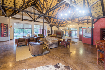 Hobatere Lodge: Lounge
