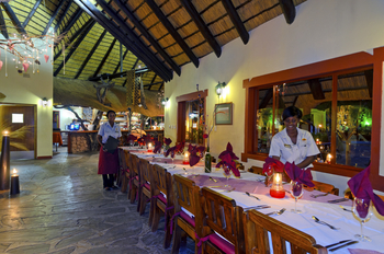 Namib Desert Lodge: Langgestreckter Tisch