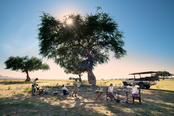 Nyamatusi Camp Nyamatusi Camp: Mittagessen draußen