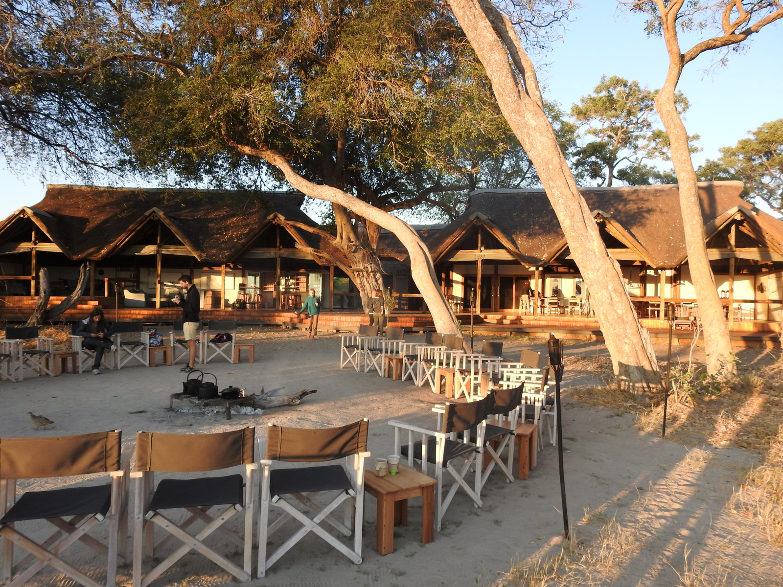 Splash Camp Splash Camp: Lagerfeuer vor dem Hauptgebäude