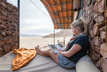 Camp Sossus: Tagesbett