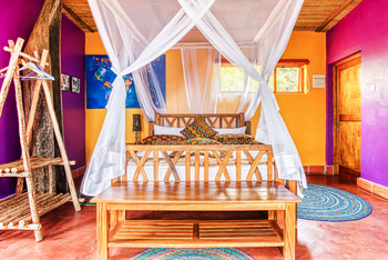 Chameleon Hill Forest Lodge: Doppelbett frontal