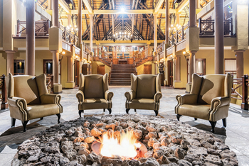 Epacha Game Lodge: Feuer in der Lobby