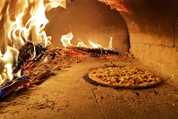 Konkamoya Lodge: Pizzaofen