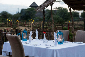 Lake Manyara Kilimamoja Lodge: Esstisch im Außenbereich