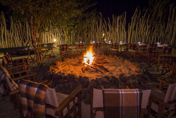 Ngoma Safari Lodge Ngoma Safari Lodge: Feuer in der Boma