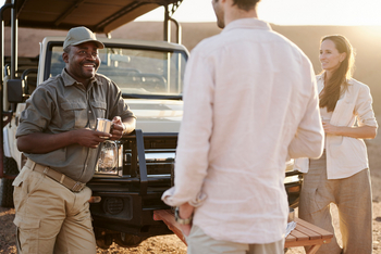 Sanctuary Okahirongo Elephant Lodge: Gespräch mit Ranger