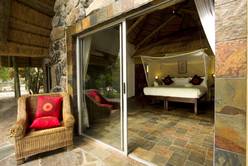 Thamalakane River Lodge: Chalet Außenansicht