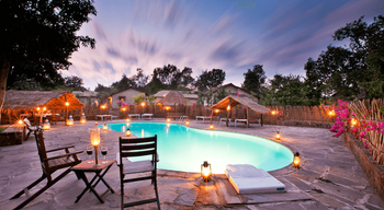 Forsyth Lodge Forsyth Lodge: Pool mit Schattendächern