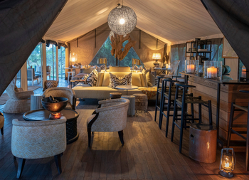 Gomoti Private Camp Gomoti Private Camp: Bar im Hauptzelt