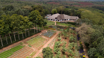 Ngorongoro Farmhouse: Garten der Lodge