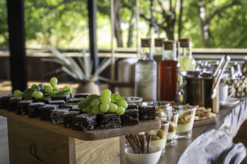 Qorokwe Camp: Trauben und Kuchen