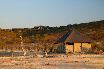 Safarihoek Lodge Safarihoek Lodge: Beobachtungsunterstand und Wasserloch
